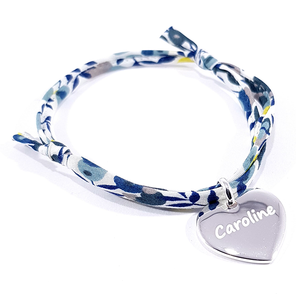 Bracelet en tissu liberty motif mimosa et médaille cœur en acier inoxydable à personnaliser.